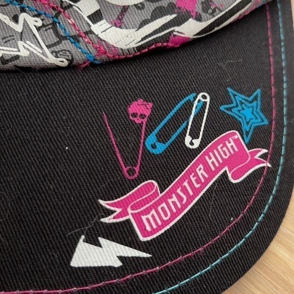 3/$20 ❤️ MONSTER High Girls Pink/Black Graphic Hat - Picture 2 of 5